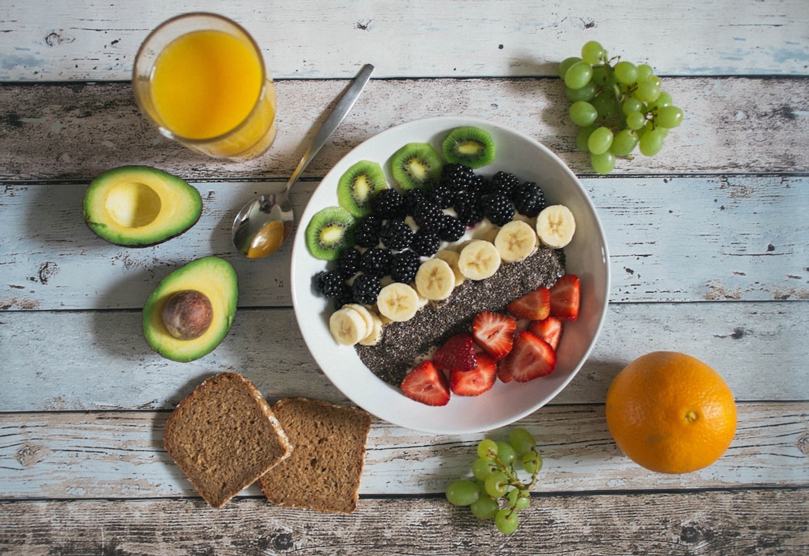 Tazón proteico con yogur griego y frutos secos